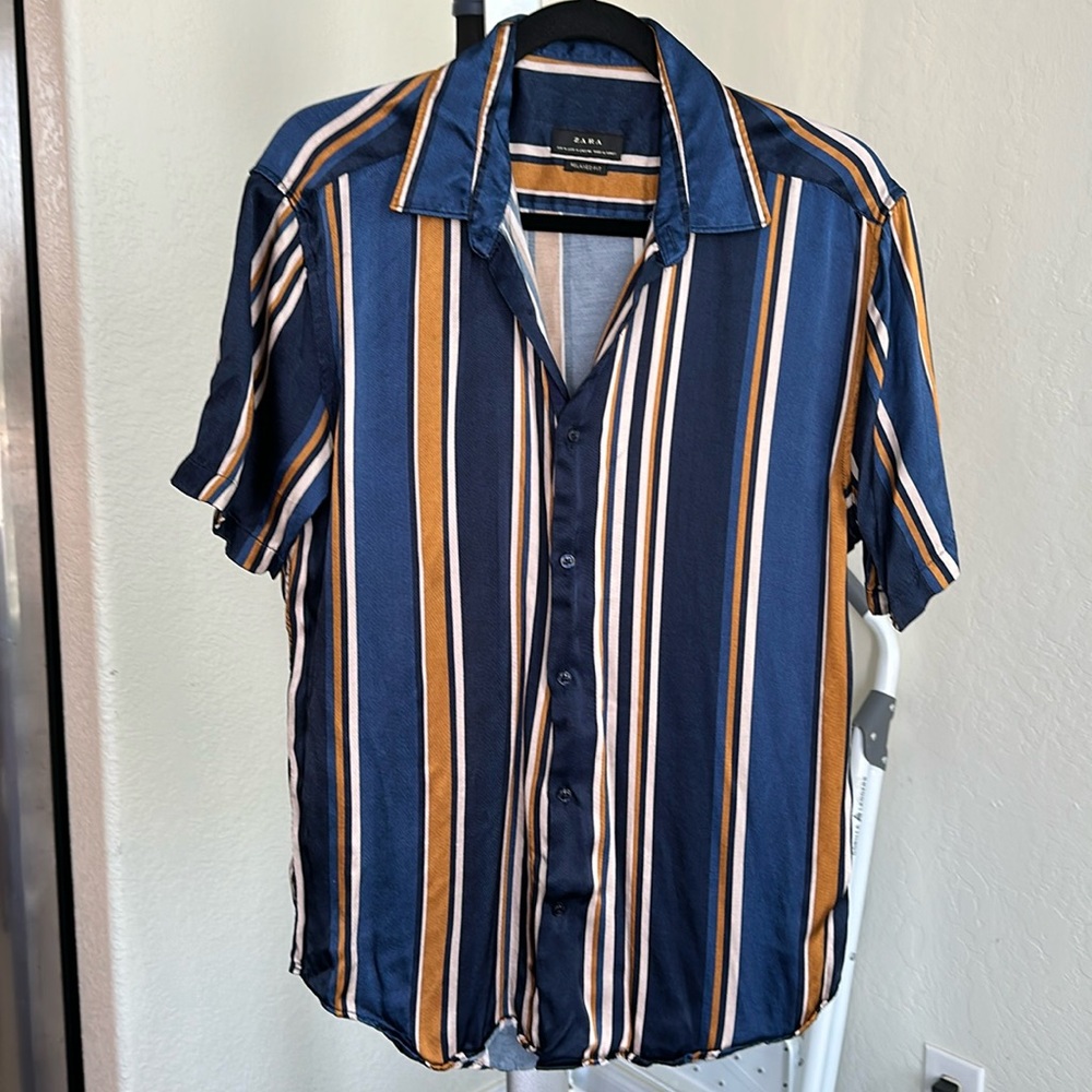 Zara Men's Navy and Gold Striped Shirt